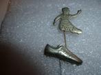 3 x Voetbal Schoen Speldjes.2 Quick + 1 Puma + 2 andere., Verzamelen, Speldjes, Pins en Buttons, Ophalen of Verzenden, Zo goed als nieuw