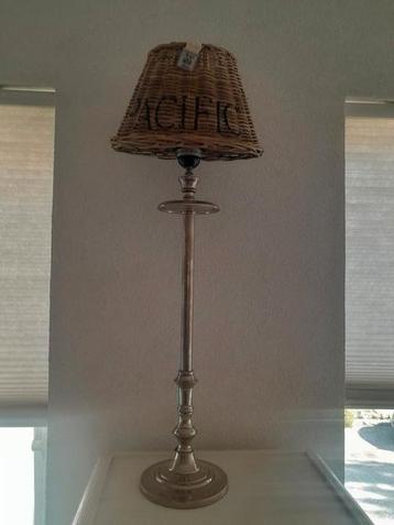 Riviera Maison Hotel lamp met rattan kap beschikbaar voor biedingen