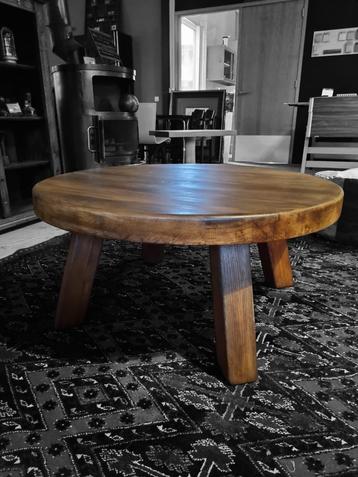 Brutalistische salontafel beschikbaar voor biedingen