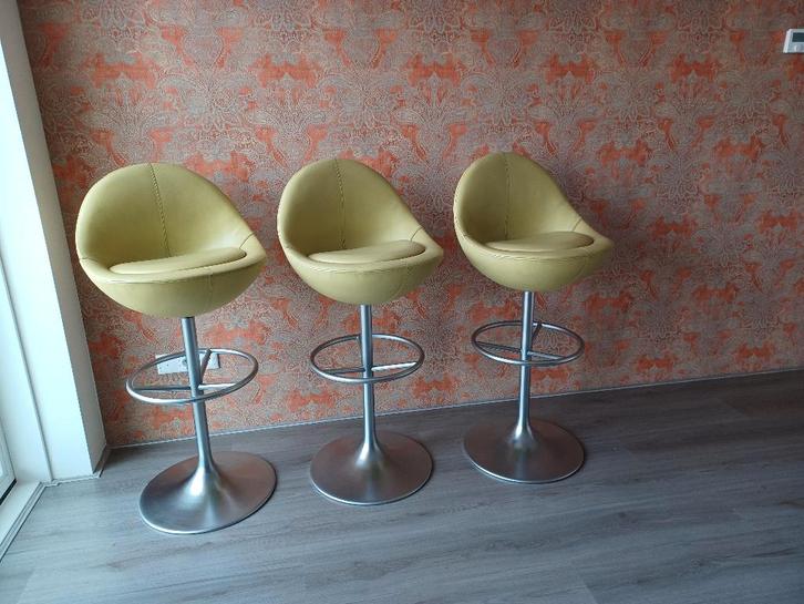 3 mooie luxe design barkrukken kuipstoel model, Huis en Inrichting, Barkrukken, Zo goed als nieuw, 60 tot 90 cm, Leer, 3 krukken