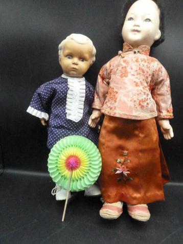 Vintage poppendecoratie poppenwaaier crêpe beschikbaar voor biedingen