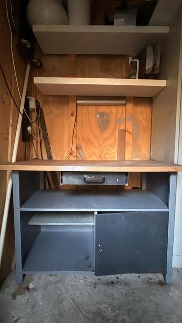 Metalen bureau/werkbank met houten blad