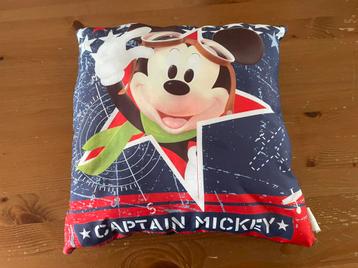 Klein kussentje van Mickey Mouse beschikbaar voor biedingen