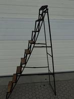 Antieke Metalen Ladder met Houten Treden, Ophalen, Trap, Zo goed als nieuw, Opvouwbaar of Inschuifbaar