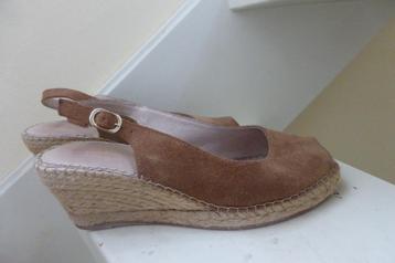 elegante schoentjes met open teen beschikbaar voor biedingen