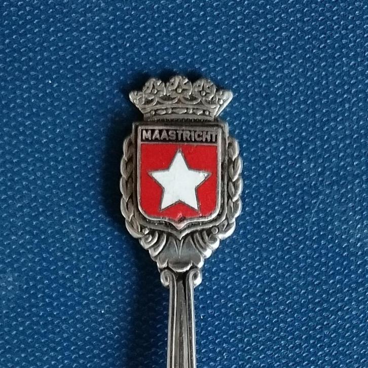 verzilverde suikerlepel, suikerschep wapen Maastricht, Antiek en Kunst, Antiek | Bestek, Ophalen of Verzenden