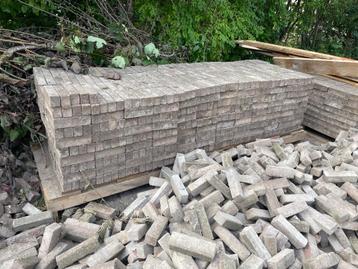 Gratis 100m2 Klinkers beschikbaar voor biedingen