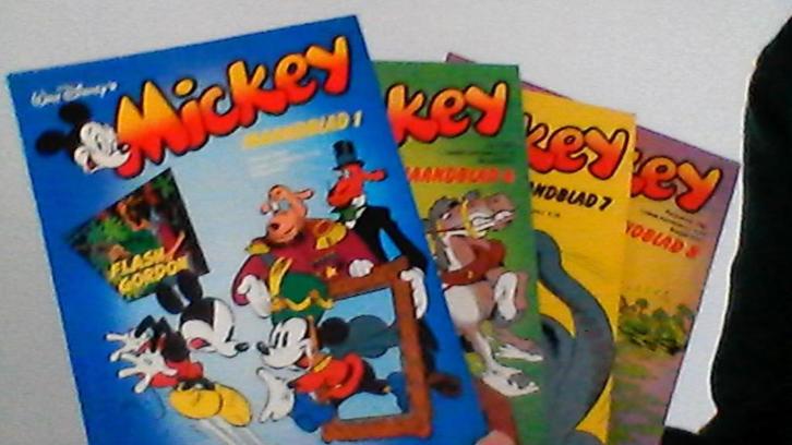 mickey maandblad nr 1-6-7-8 uit 1981, Boeken, Stripboeken, Zo goed als nieuw, Meerdere stripboeken, Ophalen of Verzenden