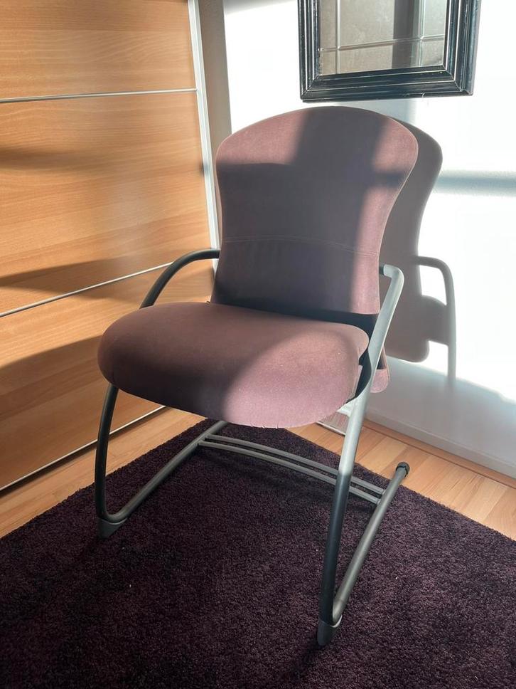 Strakke Metalen Stoel met Luxe Donkerpaarse Velvet Bekleding, Huis en Inrichting, Stoelen, Zo goed als nieuw, Eén, Zwart, Ophalen