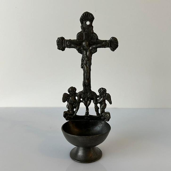 Oud wijwaterbakje van tin met kruis en engelen, Antiek en Kunst, Antiek | Religie, Ophalen of Verzenden