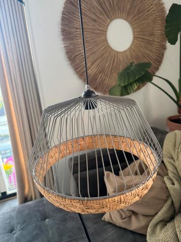 Hanglamp metaal en rotan beschikbaar voor biedingen