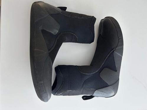 Mystic neoprene Supreme Boots 5mm Split Toe 2023 maat 42/43, Watersport en Boten, Watersportkleding, Gebruikt, Zeil- of Surfschoenen