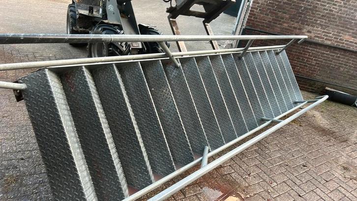 Trap gegalvaniseerd staal metaal 3.40, Doe-het-zelf en Verbouw, Ladders en Trappen, Zo goed als nieuw, Trap, 2 tot 4 meter, Ophalen of Verzenden