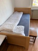 3 Bedden met Matrassen en Nachtkastjes - Gratis!, Ophalen, Gebruikt, Tweepersoons
