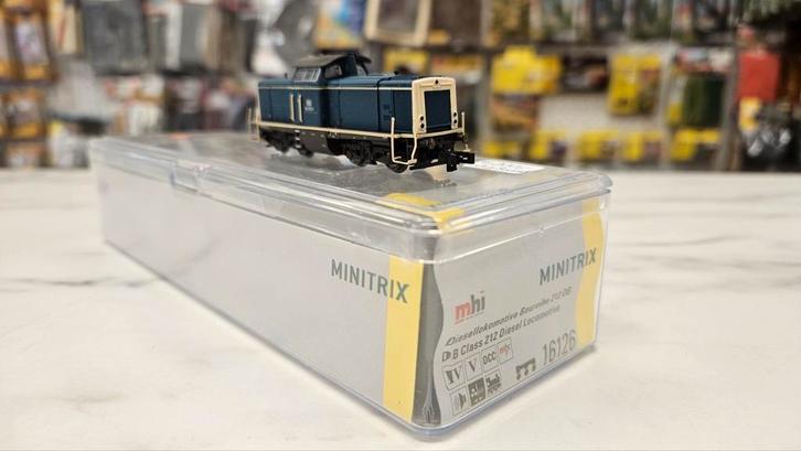 Minitrix 16126 Diesellok BR 212 372-7 DB DCC MFX Sound MHI, Hobby en Vrije tijd, Modeltreinen | N-Spoor, Zo goed als nieuw, Locomotief