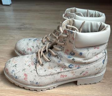 Boots dames maat 40/41 beschikbaar voor biedingen