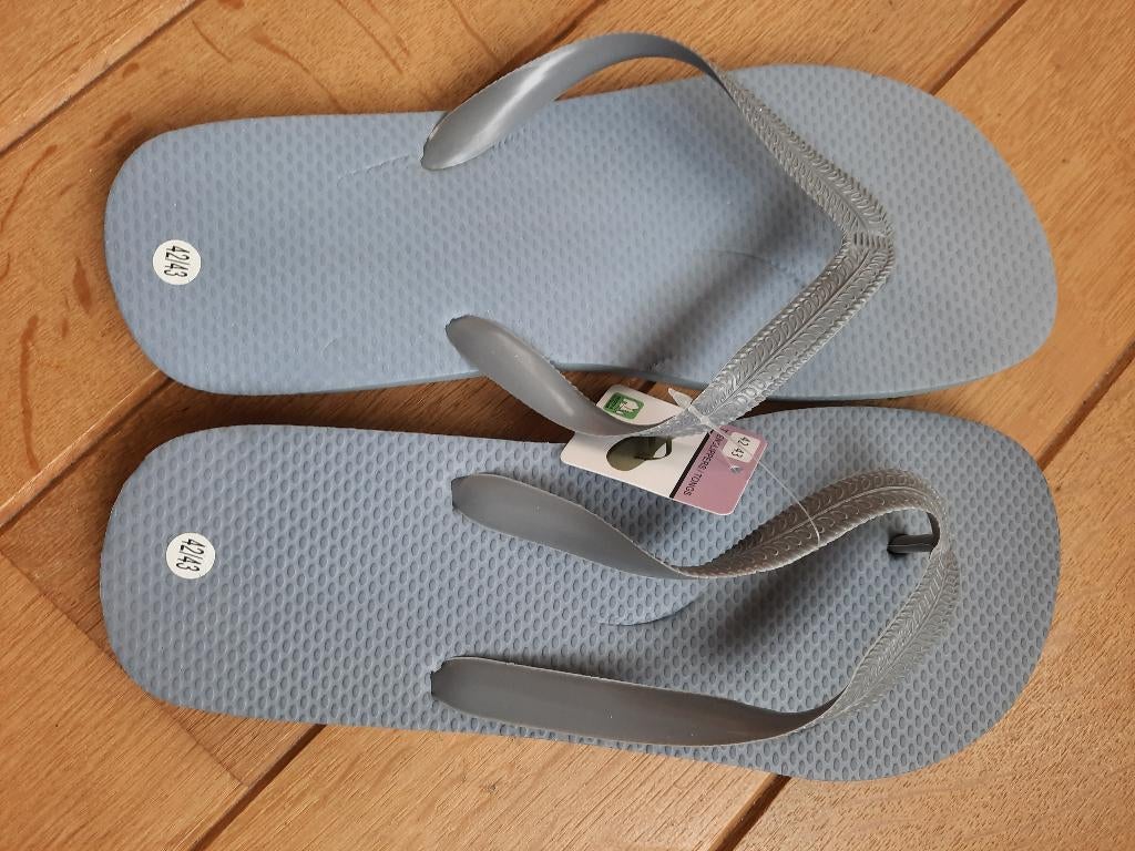 Teenslippers grijs - maat 42/43 - flip flops slippers - nieu, Kleding | Dames, Schoenen, Ophalen of Verzenden, Nieuw, Grijs