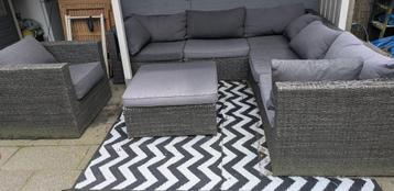 Donkergrijze loungeset met aparte fauteuil en hocker (gratis beschikbaar voor biedingen