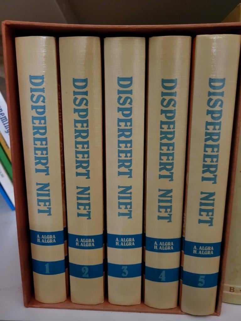 Dispereert Niet, A. en H. Algra - Complete Serie, Ophalen of Verzenden, Gelezen