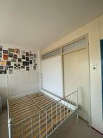 Bed frame, Huis en Inrichting, Slaapkamer | Stapelbedden en Hoogslapers, Tweepersoons, Zo goed als nieuw, 200 cm, Stapelbed