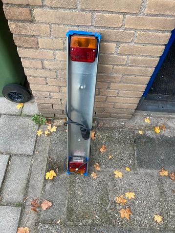 Achterlichtbalk aanhanger beschikbaar voor biedingen