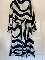 Zwart met witte jurk Vero moda, Kleding | Dames, Jurken, Maat 38/40 (M), Ophalen of Verzenden, Onder de knie, Wit