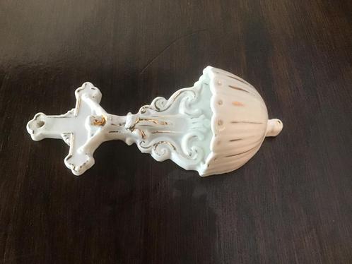 Religieuze Objecten: Wijwaterbakje & kruis beeldje enz, Antiek en Kunst, Antiek | Religie, Ophalen of Verzenden
