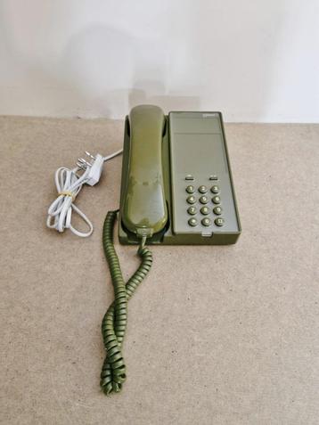 Vintage druk telefoon,mosgroen,PTT,izgst,retro,druktoets beschikbaar voor biedingen