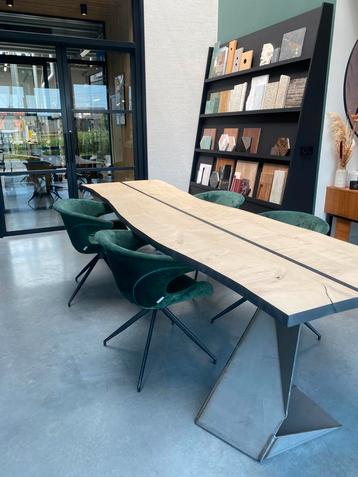 Esdoorn tafel 306x80 cm - met rvs poot - in skylt lak beschikbaar voor biedingen