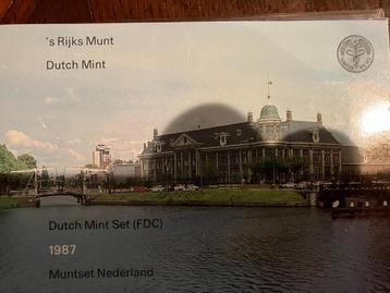 4 muntsets nederland fdc beschikbaar voor biedingen
