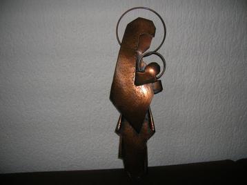 Maria madonna kind wandhanger koperkleurig metaal 37 cm hoog beschikbaar voor biedingen