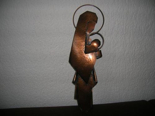 Maria madonna kind wandhanger koperkleurig metaal 37 cm hoog, Antiek en Kunst, Antiek | Religie, Ophalen of Verzenden