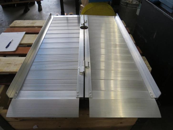 Rolstoel oprijplaat rijplaat 122cm inklapbaar, Doe-het-zelf en Verbouw, Gereedschap | Handgereedschap, Zo goed als nieuw, Ophalen of Verzenden