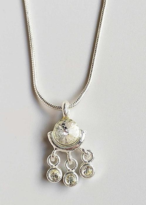 zilverkleurig elegant hangertje met strass, Sieraden, Tassen en Uiterlijk, Kettinghangers, Nieuw, Overige materialen, Zilver, Met strass