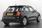 MINI Hatchback Cooper Automaat / Sportstoelen / LED / Aircon, Auto's, 136 pk, Gebruikt, Met garantie (alle), Leder en Stof