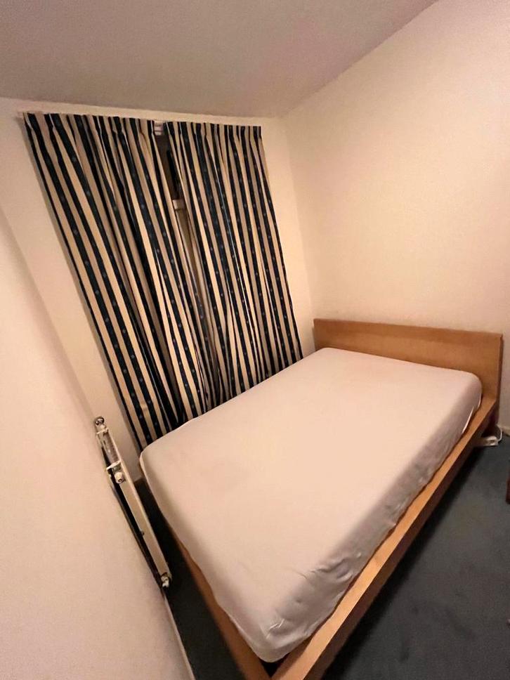 IKEA houten bed 140x200 met matras & verstelbare lattenbodem, Huis en Inrichting, Slaapkamer | Bedden, Zo goed als nieuw, Twijfelaar