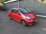 Toyota Aygo 1.0-12V Aspiration Red Navigator sport model ZEE, Voorwielaandrijving, Euro 5, Gebruikt, Zwart