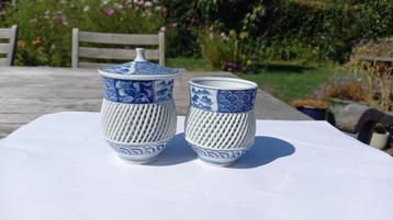 2 Chinese of Japanse potjes beschikbaar voor biedingen