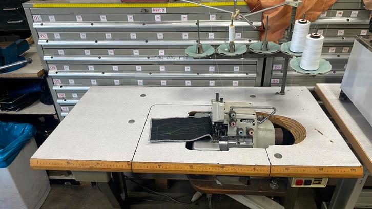 Brother overlock 3/5 draads MA4-B581 Japans kwaliteit, Hobby en Vrije tijd, Naaimachines en Toebehoren, Gebruikt, Lockmachine