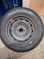 Winterbanden Renault Clio, Ophalen, Gebruikt, 15 inch, Banden en Velgen