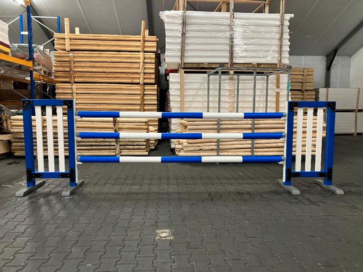 Hindernis 130cm hoog. Kunststof balken 3m met houtvulling, Dieren en Toebehoren, Paarden en Pony's | Overige Paardenspullen, Nieuw