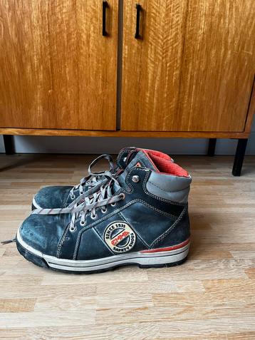 Veiligheidsschoenen beschikbaar voor biedingen