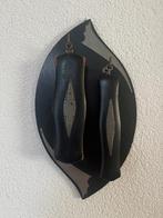 Amsterdamse School / Art Deco wandbord met 2 kledingborstels, Antiek en Kunst, Antiek | Woonaccessoires, Ophalen of Verzenden