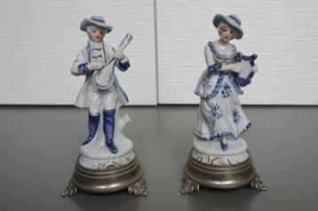 2 beelden delfts blauw look met goud man luit vrouw harp beschikbaar voor biedingen