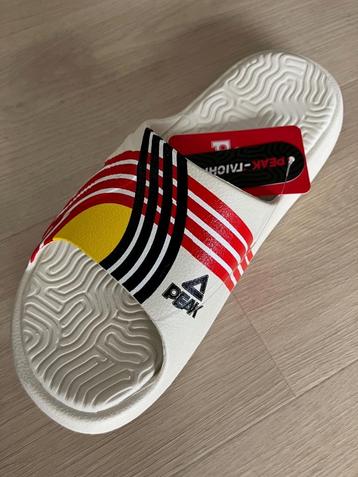 slippers team belgium maat 43 ( nieuw met originele doos) beschikbaar voor biedingen
