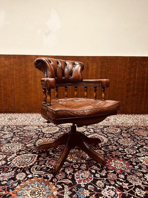Klassiek Engels Chesterfield Bureaustoel, Antiek en Kunst, Antiek | Kantoor en Zakelijk, Ophalen