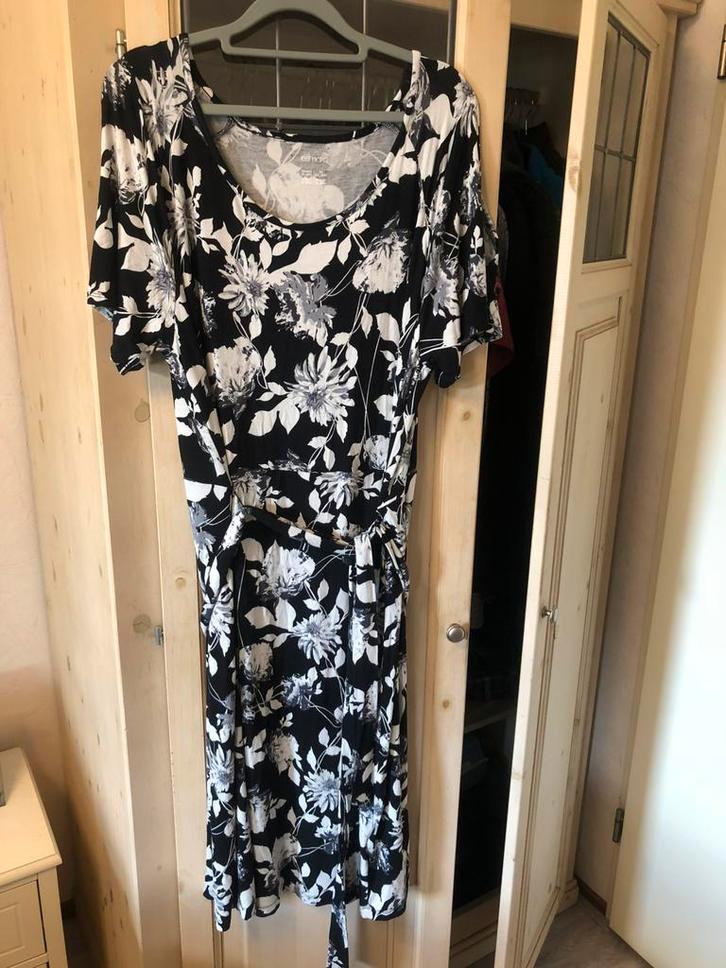 Zwart witte jurk Esmara maat 48-50, Kleding | Dames, Grote Maten, Zo goed als nieuw, Jurk, Zwart, Ophalen of Verzenden
