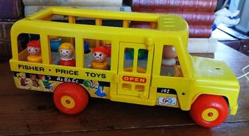 Vintage schoolbus van Fisher Price '70 inclusief 8 poppetjes beschikbaar voor biedingen