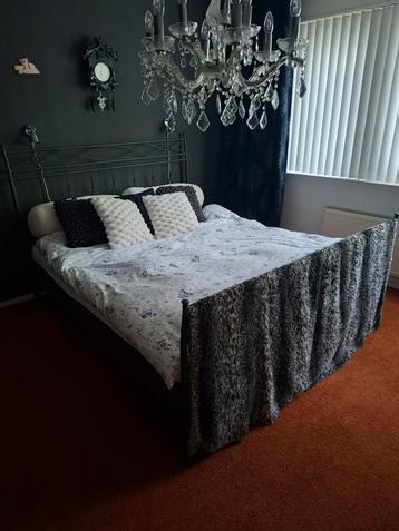 Tweepersoonsbed 165x210 cm beschikbaar voor biedingen