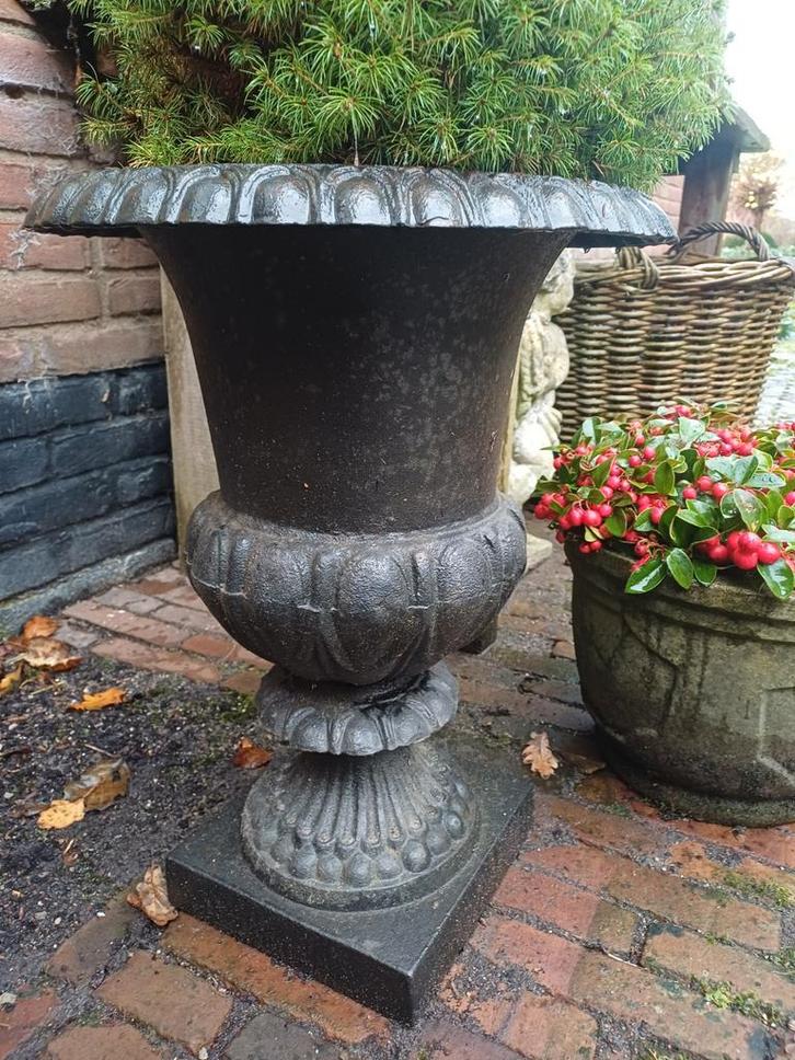 Grote Gietijzeren Pot Franse brocante zware vaas versaille, Antiek en Kunst, Curiosa en Brocante, Ophalen of Verzenden